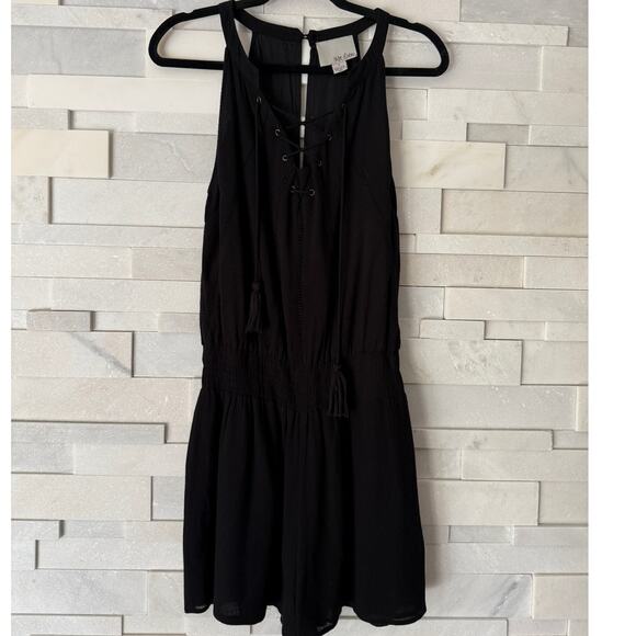 ANTHRO CHLOE OLIVER Amoret Lace Up Crochet Trim Sleeveless Shorts Romper Black S - Picture 3 of 6